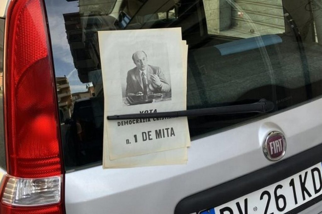 Avellino spuntano volantini elettorali Ciriaco De Mita