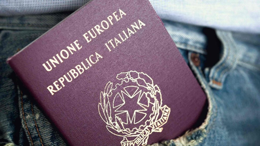 napoli passaporto rubato arrestata