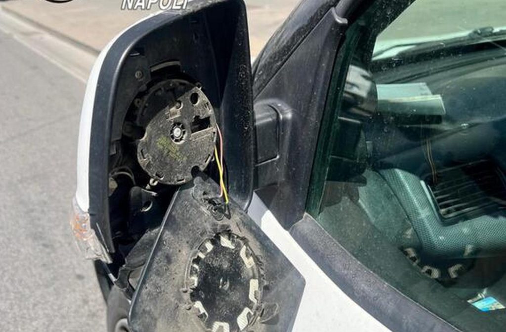 Napoli rifiuta farsi lavare parabrezza aggredito