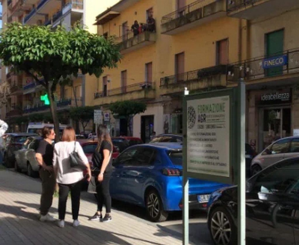 battipaglia anziano scivola balcone