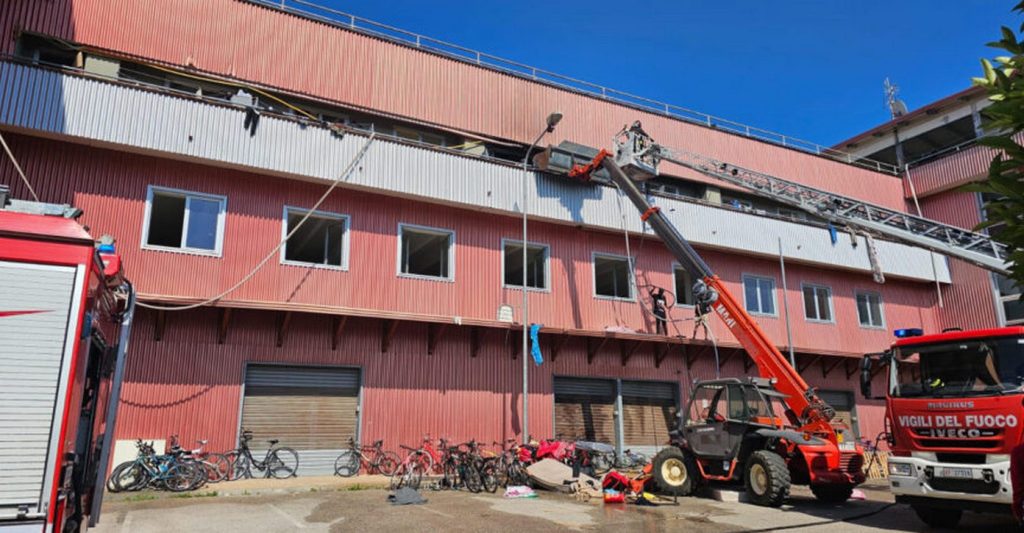 battipaglia incendio centro accoglienza migranti