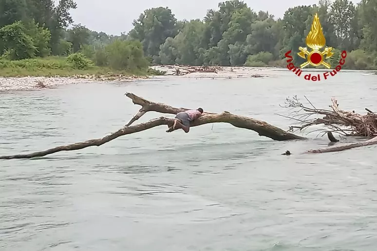 Padova salvati ragazzi difficoltà Brenta