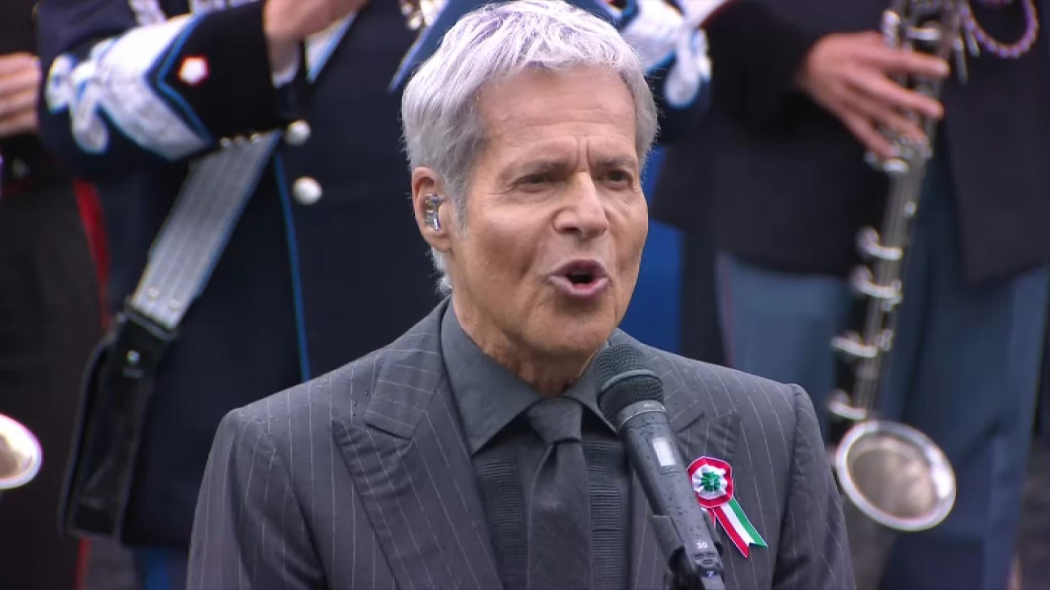 Claudio Baglioni brividi canta Inno Mameli