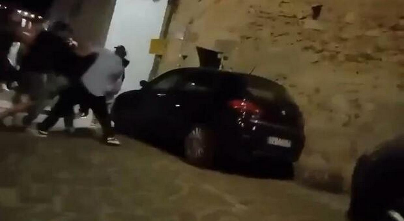 Marina Camerota ragazzo picchiato lungomare calcio nuca