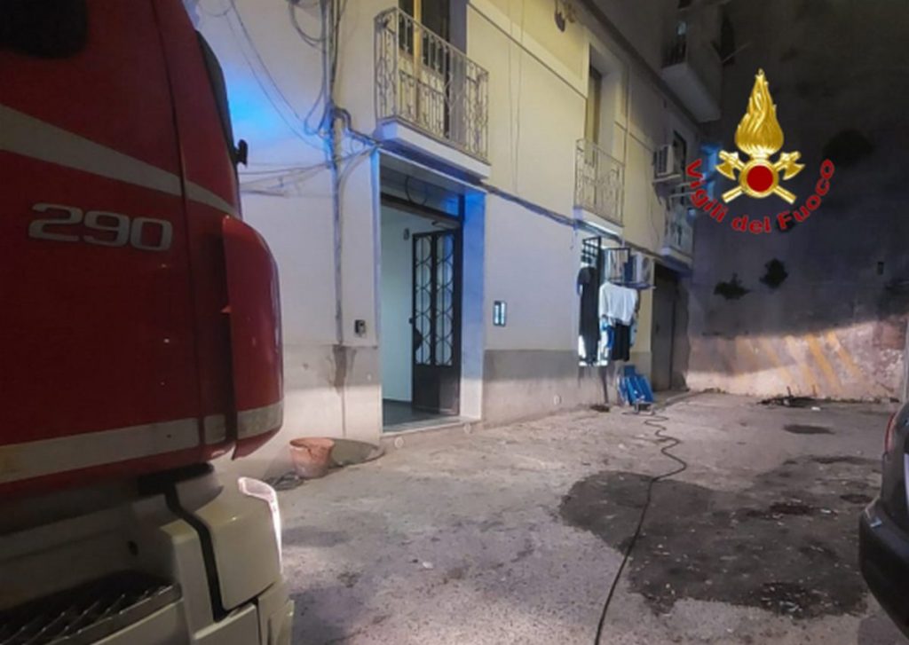 salerno incendio casa