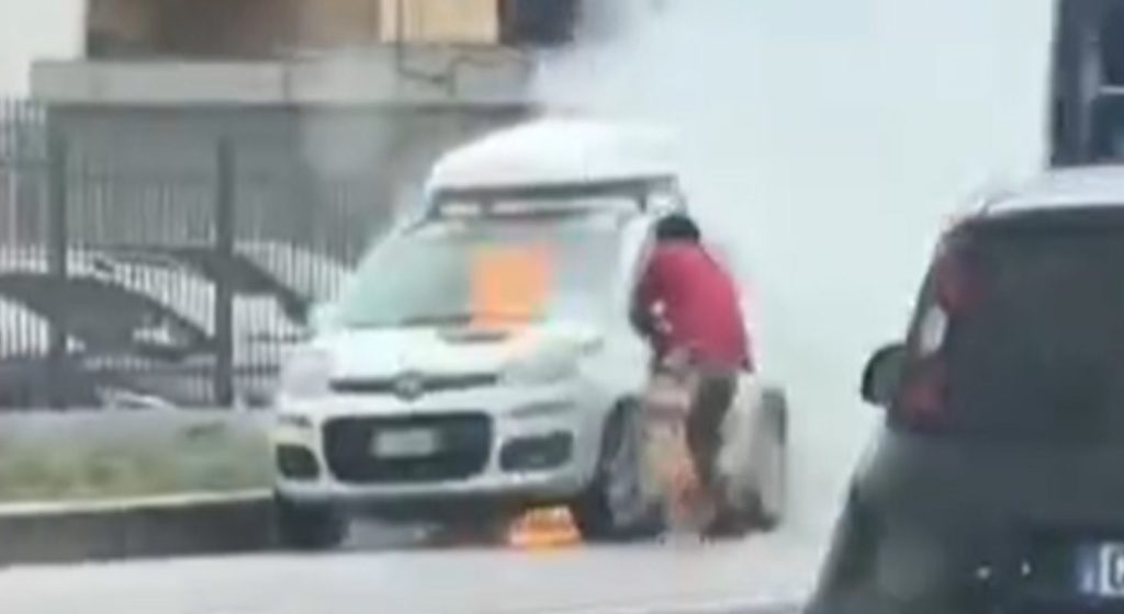Incendio auto Caserta