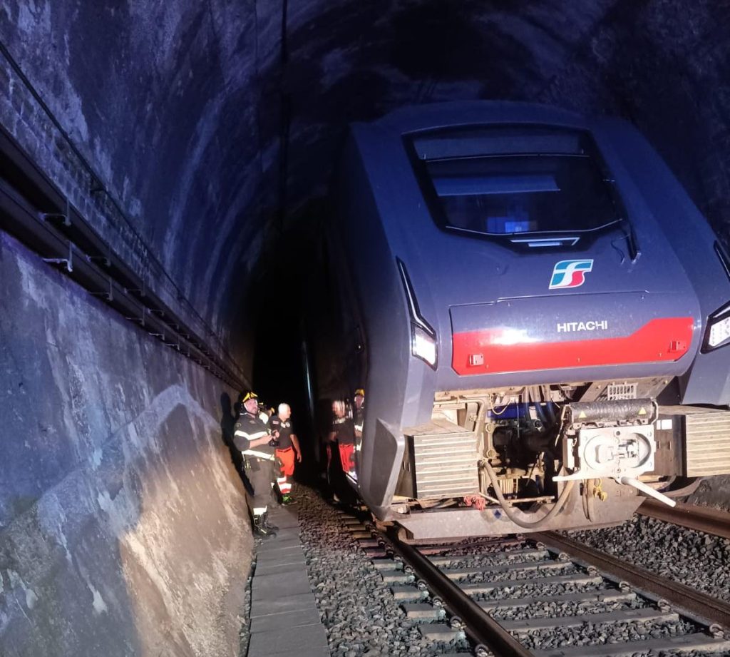 Linea Battipaglia Sapri esercitazione notturna galleria