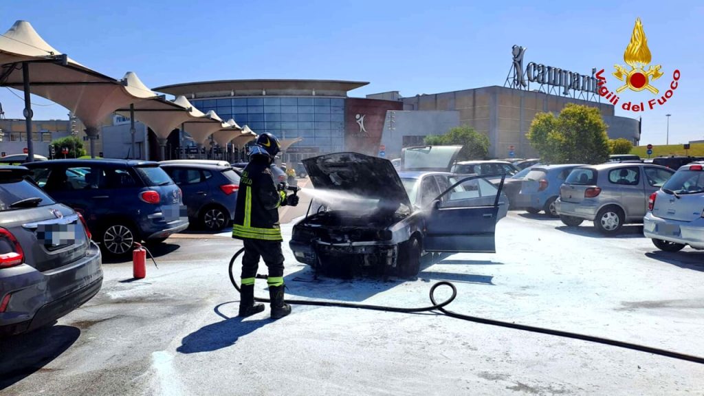 incendio centro commerciale Campania Marcianise