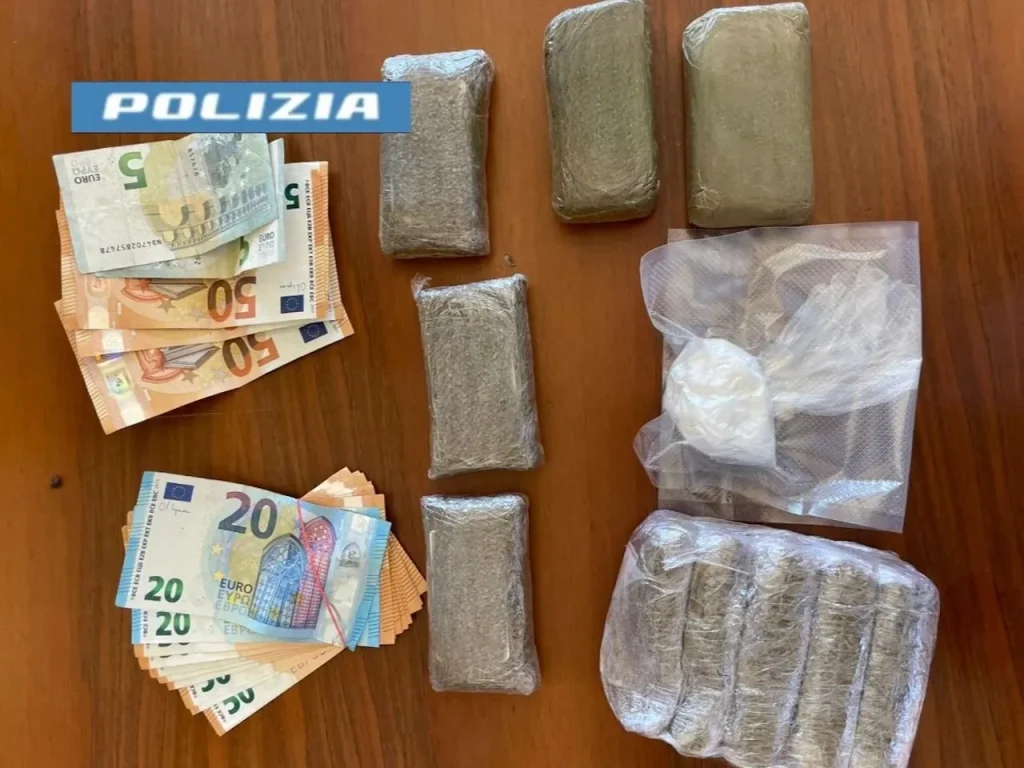 Napoli Bagnoli chilo droga arrestato 15 giugno