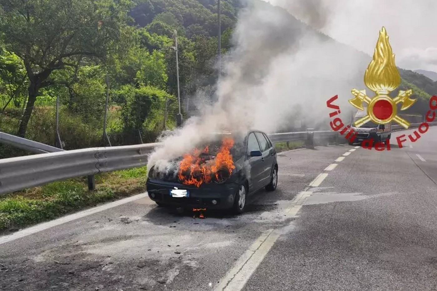 Monteforte Irpino auto fiamme A16 oggi 22 giugno