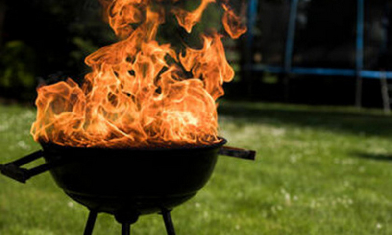treviso bimba ustionata barbecue