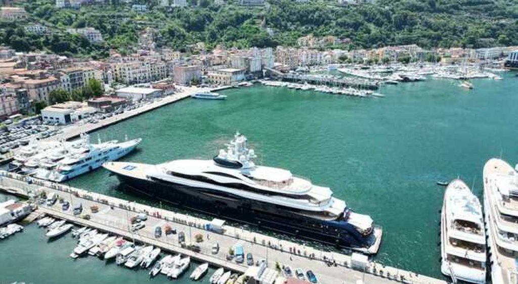 mark zuckerberg castellammare di stabia flotta gigayacht