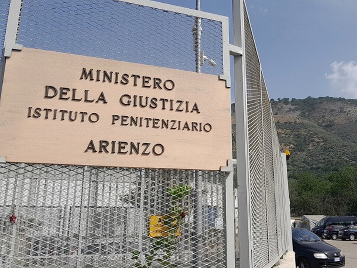 detenuto evaso carcere arienzo permesso premio