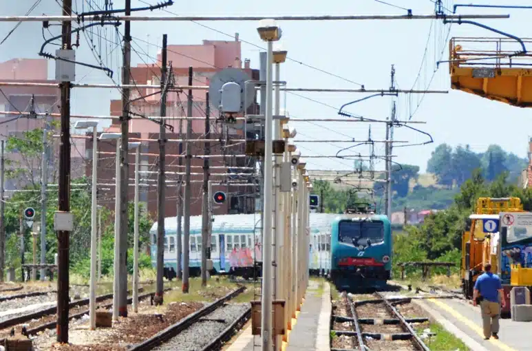 Roma incendi linee ferroviarie