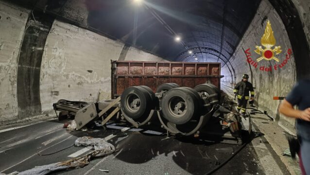 incidente autostrada autotreni napoli canosa