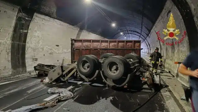 incidente autostrada autotreni napoli canosa