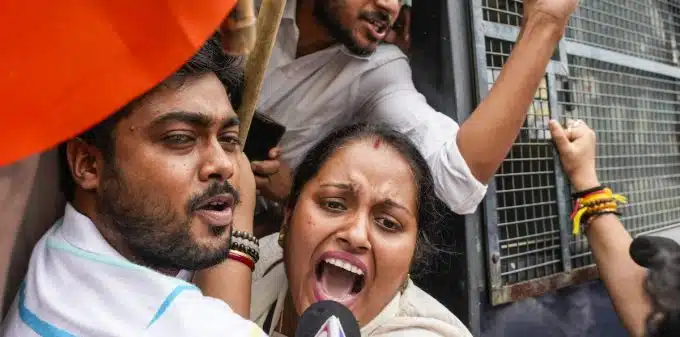 India scioperi uccisione specializzanda