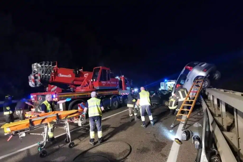 incidente frontale frosinone morto feriti oggi 25 agosto