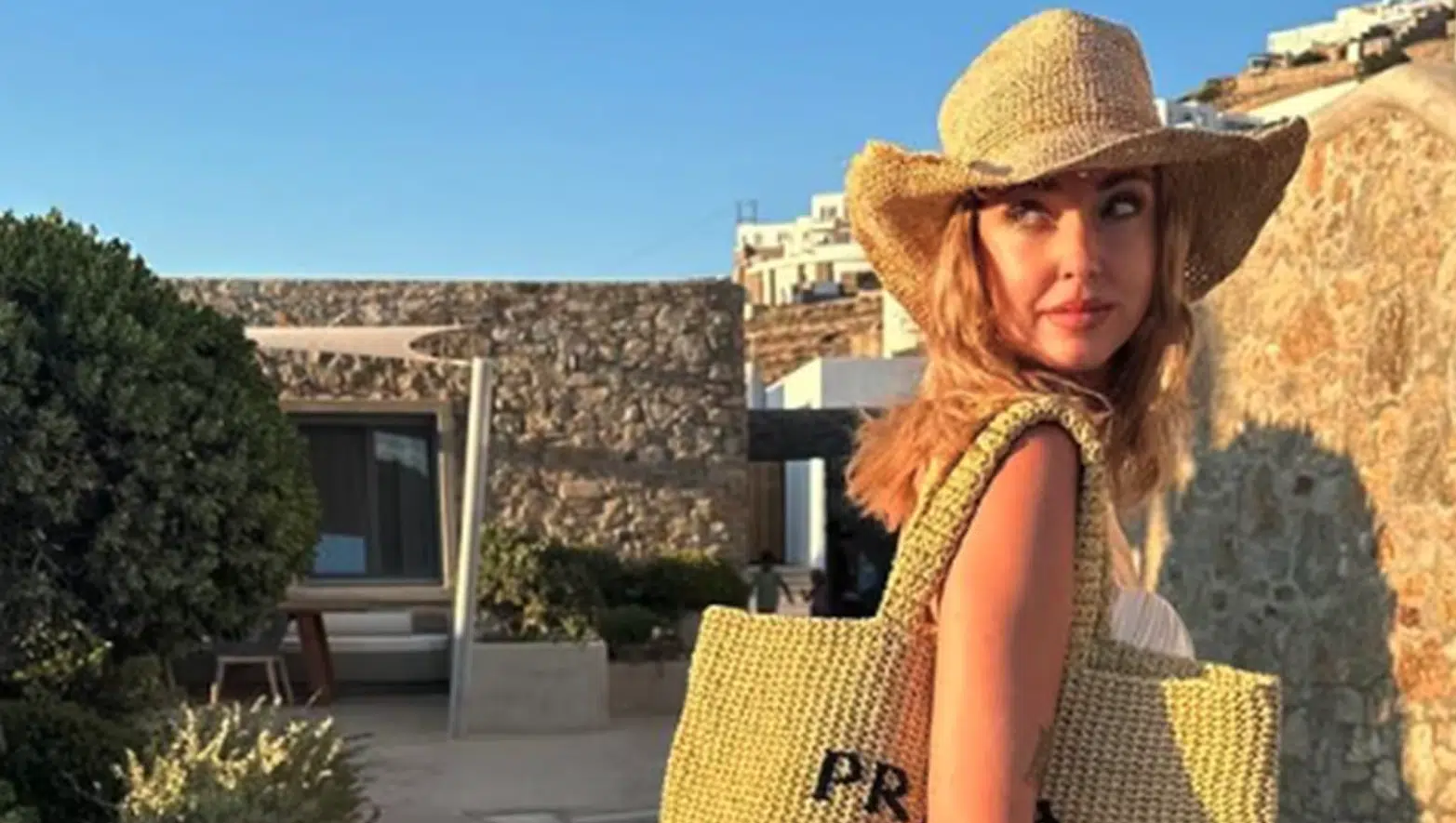 ferragni grecia costo look