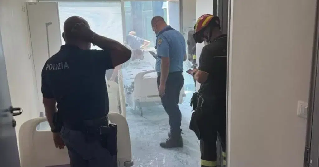 Ospedale Mare Napoli materasso incendiato detenuto