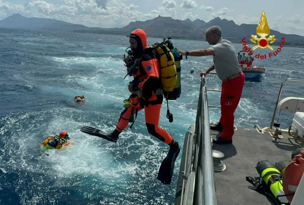 Barca affondata Palermo ricerche dispersi