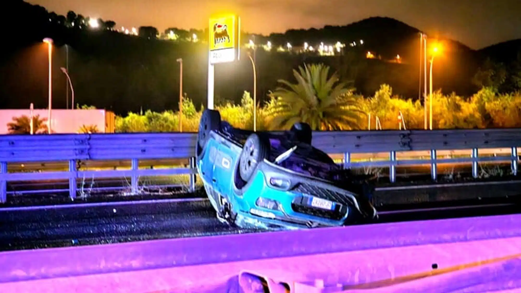 auto si ribalta a2 san mango piemonte