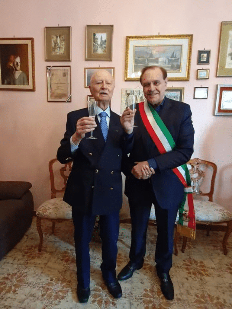 Nicola Pocino (a sinistra) con il sindaco di Benevento, Clemente Mastella (a destra)