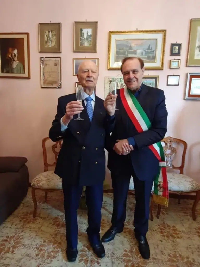 Nicola Pocino (a sinistra) con il sindaco di Benevento, Clemente Mastella (a destra)