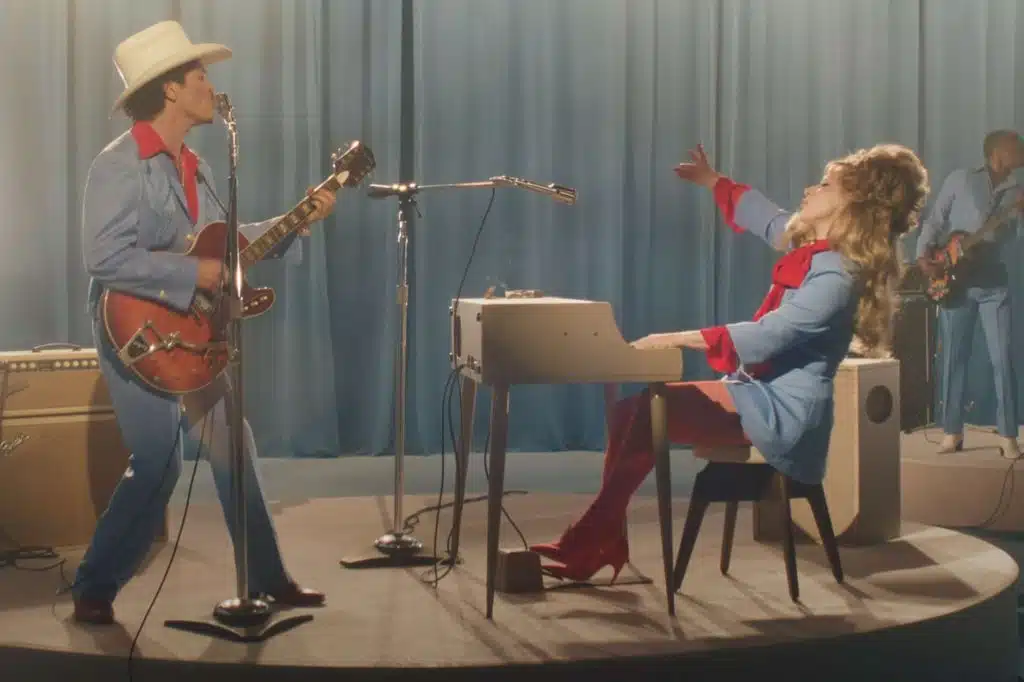 Lady Gaga Bruno Mars Die With Smile conquista mondo