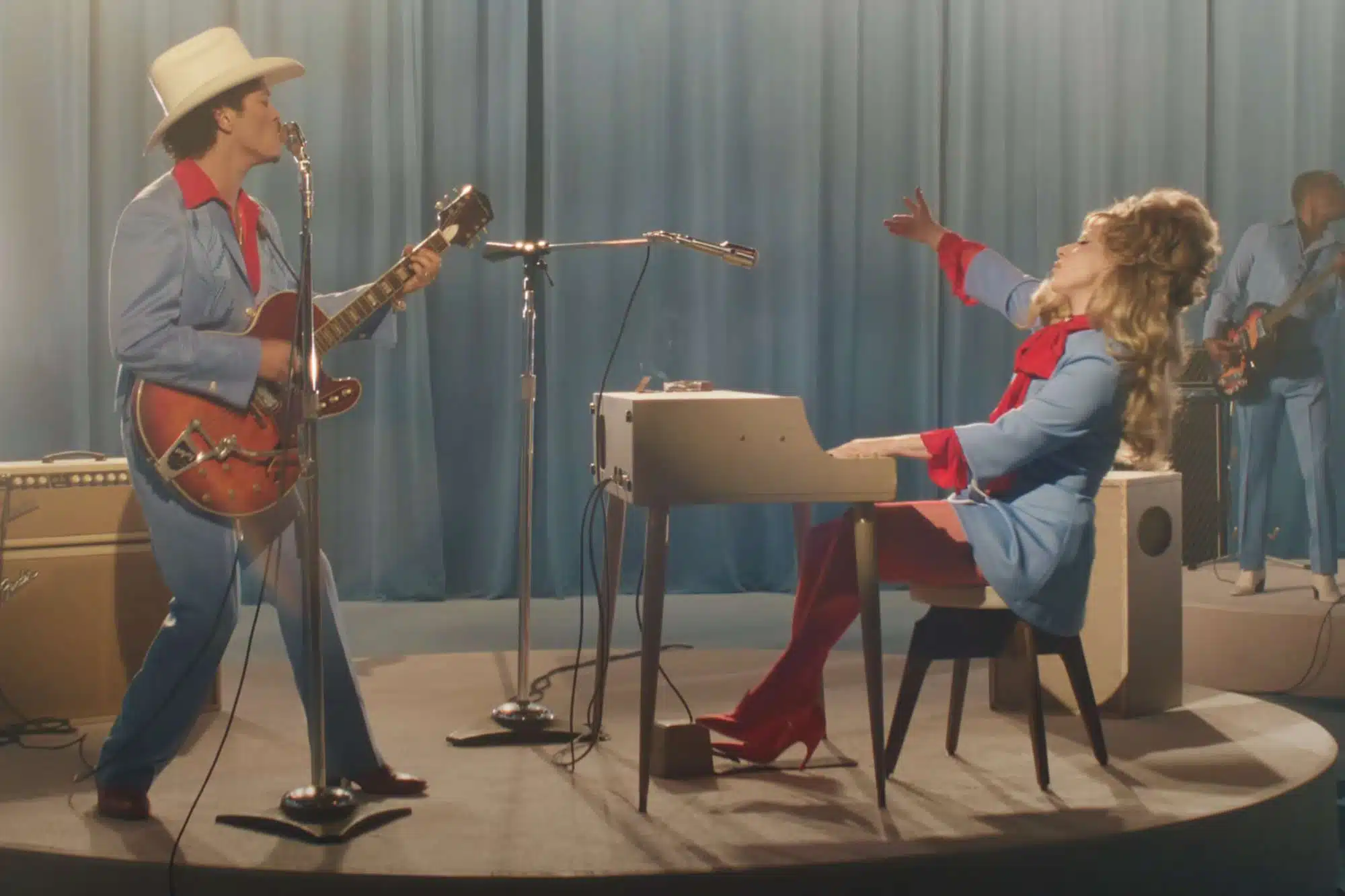 Lady Gaga Bruno Mars Die With Smile conquista mondo