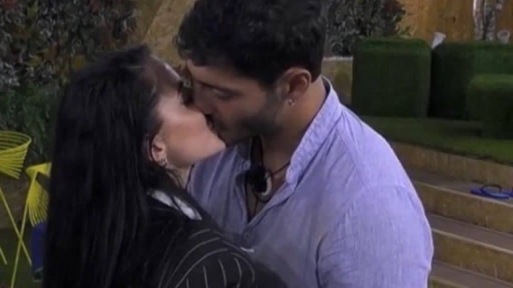 grande fratello bacio shaila javier