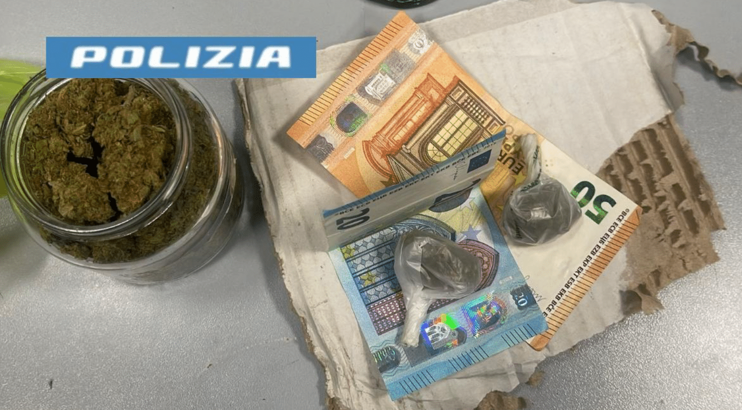 Napoli spaccio droga arrestato