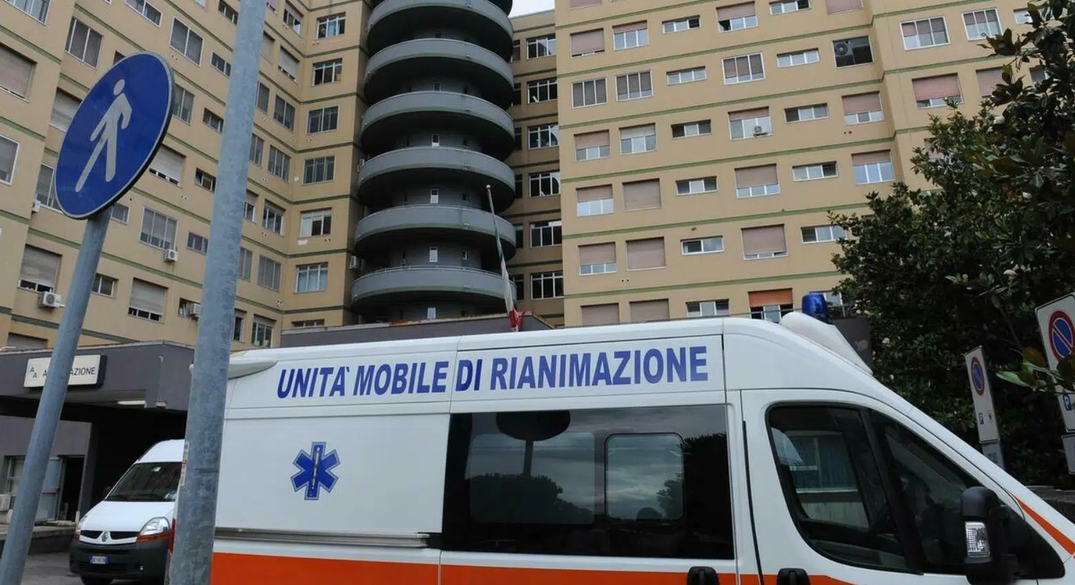 Pescara morto ospedale medici minacciati reparto sfasciato 