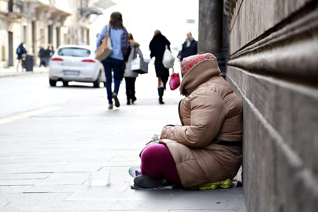 Violentata clochard Genova donna