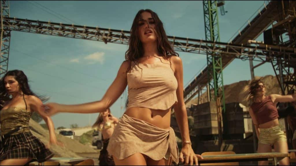 clara backstage videoclip