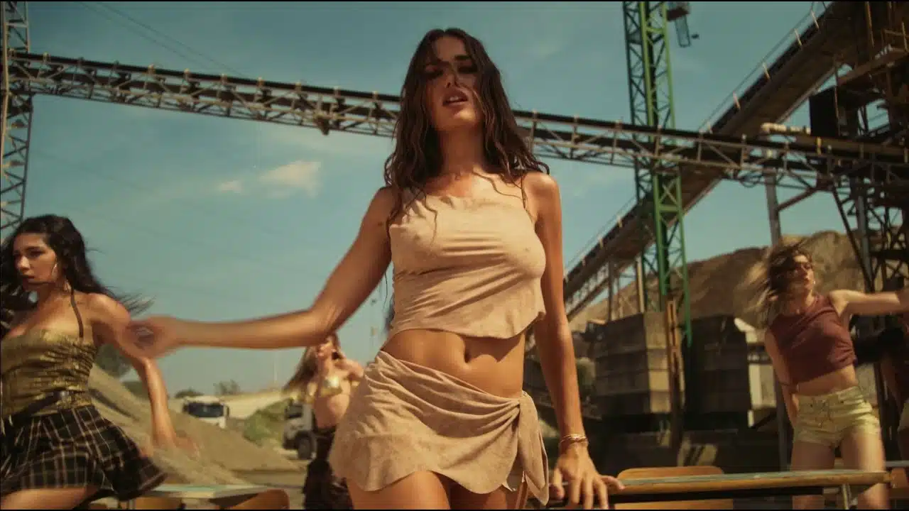 clara backstage videoclip