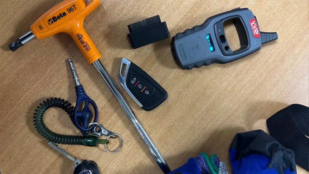 benevento arnesi scasso auto denunciati