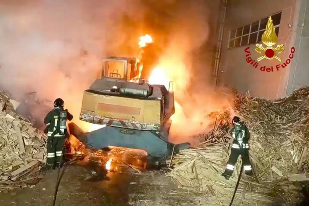 Sperone incendio azienda pellet