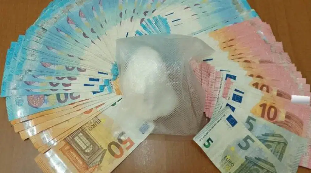 Secondigliano, fugge all’alt a bordo di una vettura:arrestato 36enne