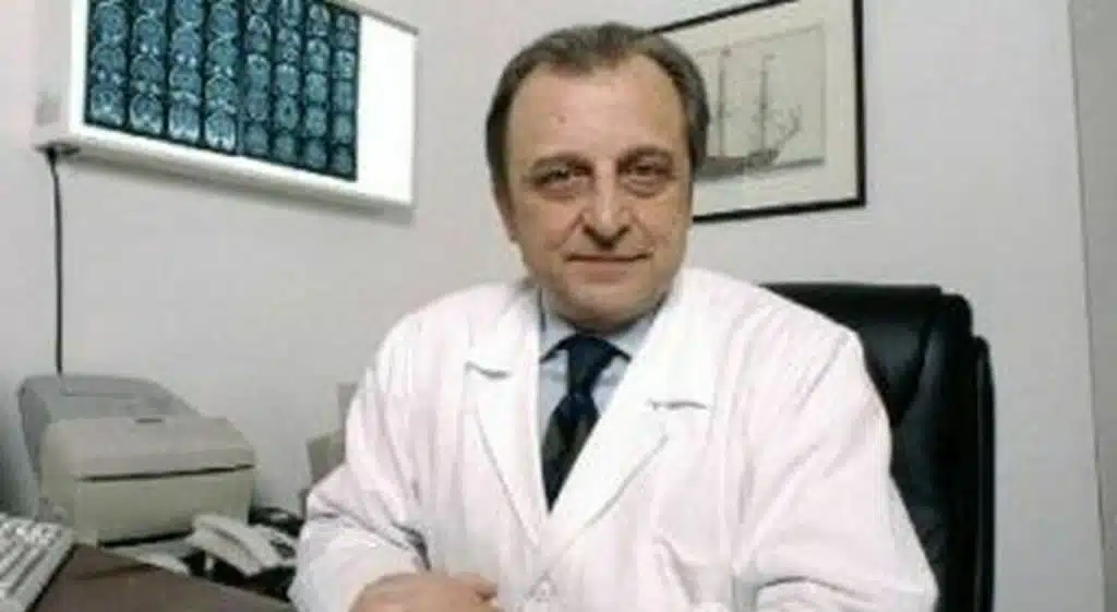 Muore mentre parla a un convegno: addio al luminare Giancarlo Comi