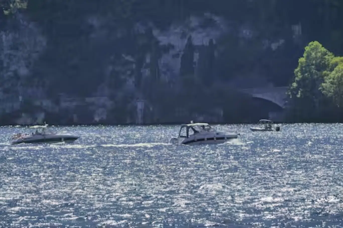 Lecco, trovato il corpo senza vita di una donna nel lago