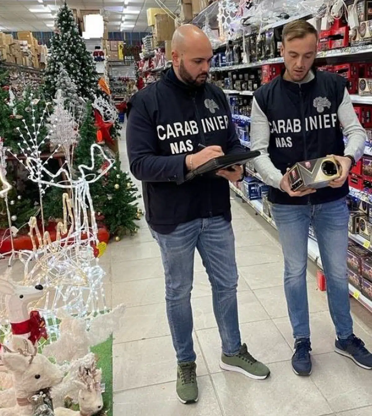 salerno sequestro articoli natale 21 dicembre