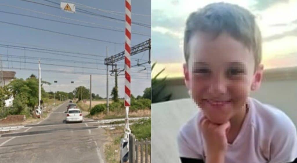 Nola oggi funerali bambino ucciso auto passaggio livello