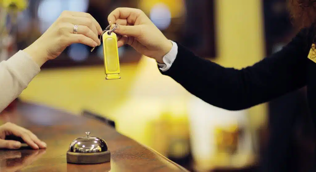 divieto check-in distanza alloggi turistici cosa prevede normativa ministero interno