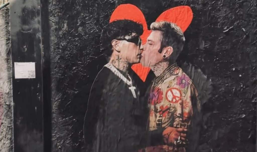 fedez tony effe bacio murales