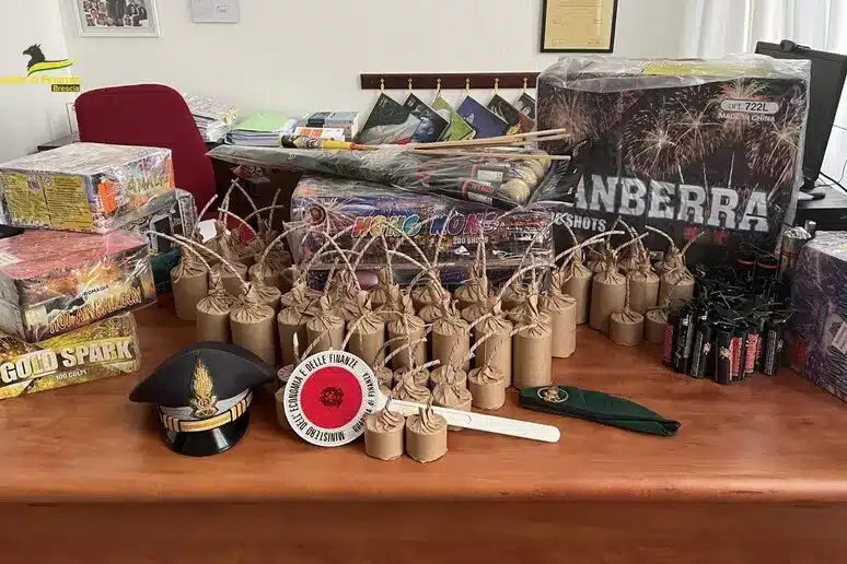 Brescia, in casa aveva oltre 300 botti illegali: arrestato 39enne