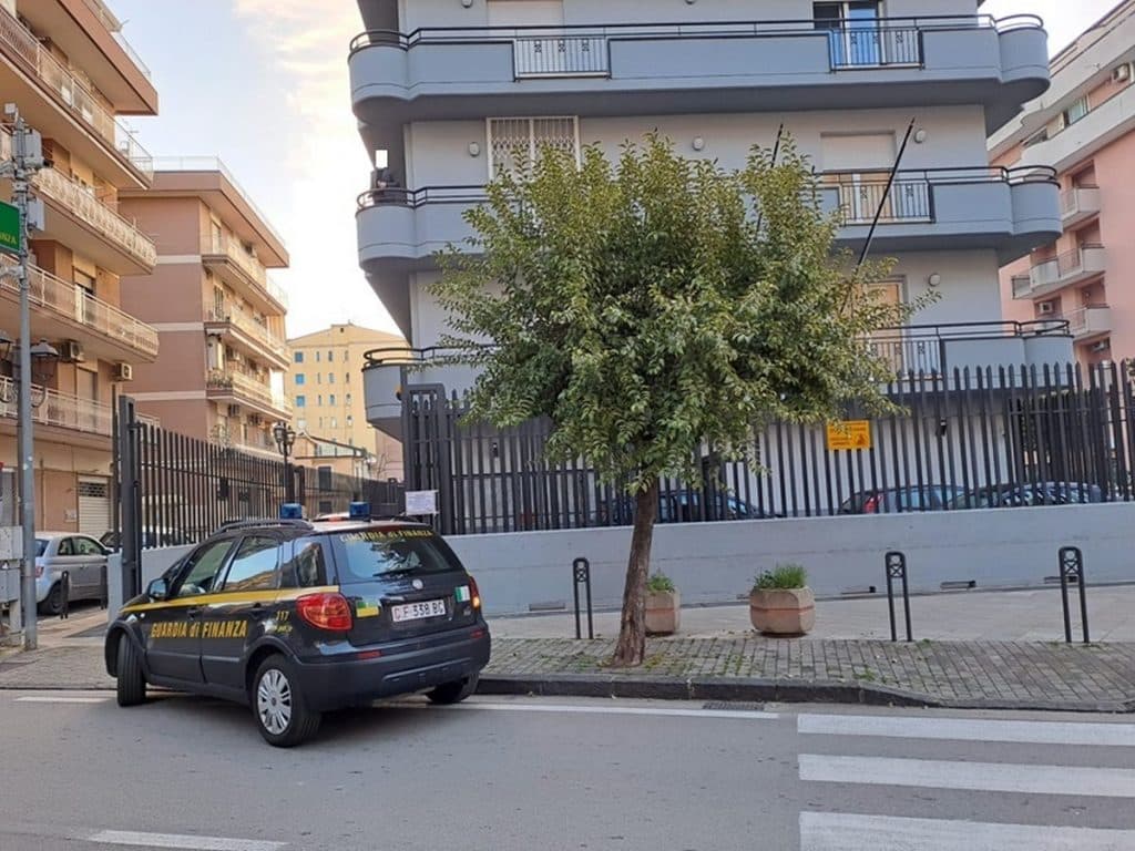 abusi edilizi corruzione battipaglia sequestri indagati