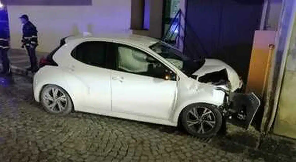 caserta inseguimento incidente arresto truffatore