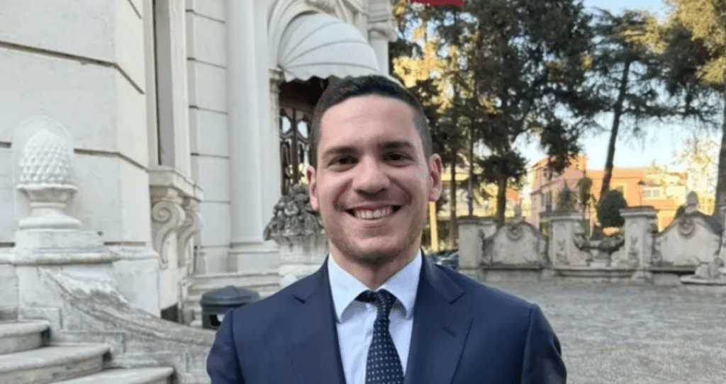 Vietato cantare napoletano locale Firenze