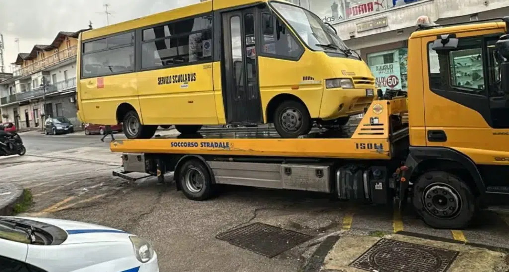 Scuolabus sequestrato Qualiano